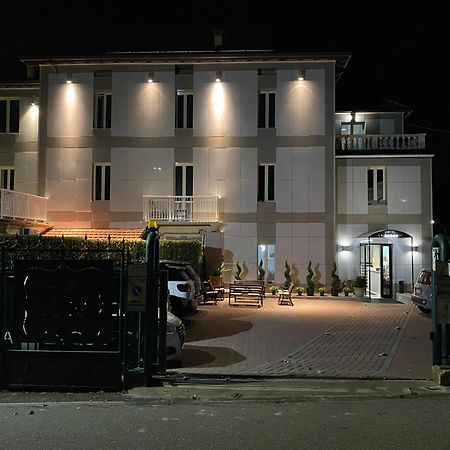 Hotel La Quercia Mozzo Eksteriør bilde