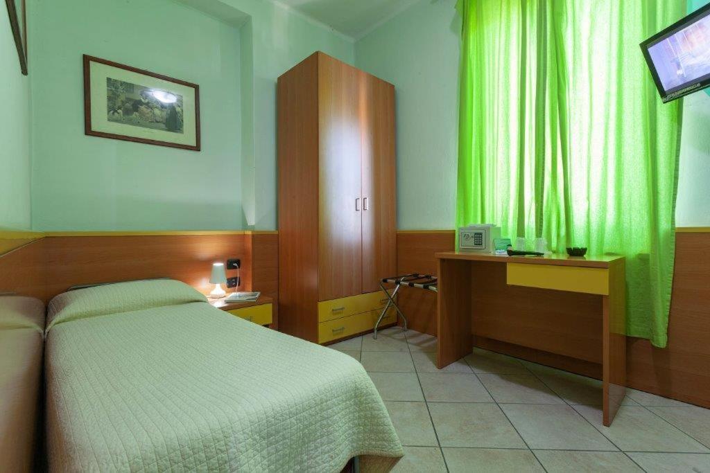 Hotel La Quercia Mozzo Eksteriør bilde